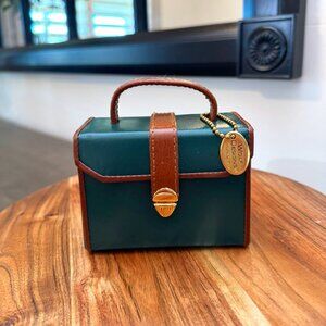 WOLF DESIGNS Green Leather Travel Jewelry Case — Vintage Compact Luxe